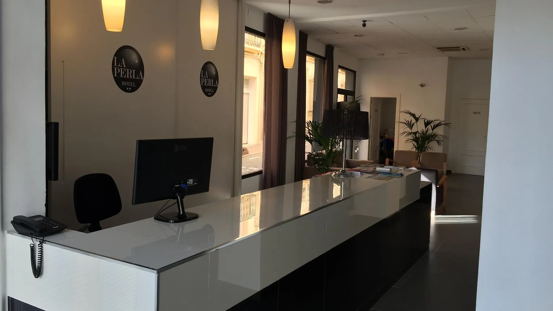 Hotel La Perla Almería 2*,